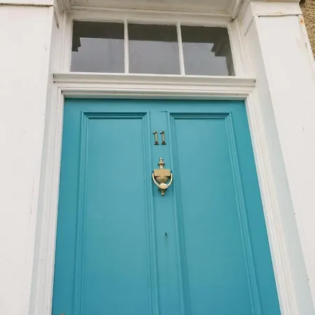 West Cliff House * Γουίτμπι